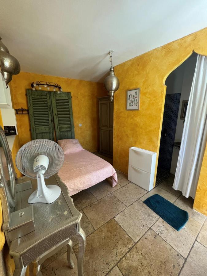 Maison D'Hotes Le Mas De Lila Vers-Pont-du-Gard Eksteriør bilde
